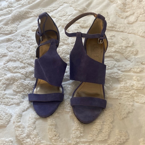 Blue suede BCBG heels - Picture 1 of 2